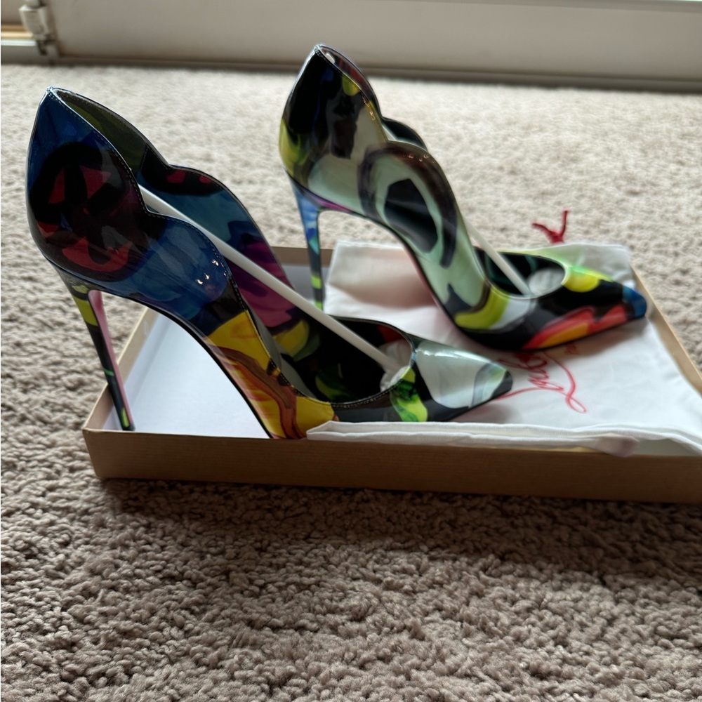 Christian Louboutin Flower. 100mm elegant. Stunning.
Hot Chick style. - Picture 5 of 14